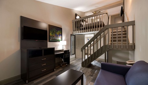 Suite, 1 Queen Bed with Sofa bed, Smoking