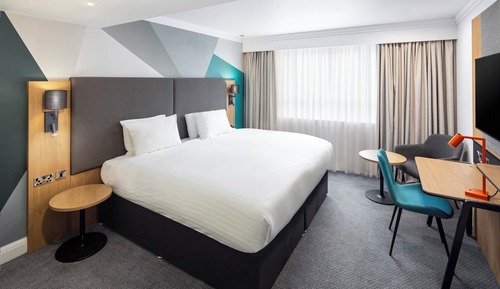 Suite, 1 Queen Bed (Minibar)
