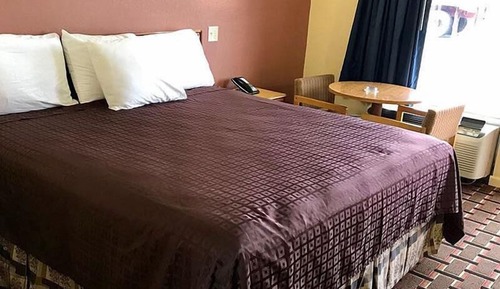 Room, 1 King Bed, Accessible, Smoking