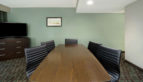 Suite, 1 King Bed (Atrium Building, Conference)