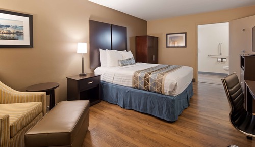 Standard Room, 1 Queen Bed, Accessible, Bathtub