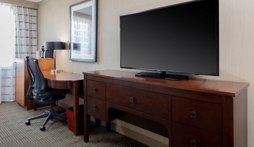 Deluxe Room, 1 Queen Bed, Accessible (Mobility & Hearing, Roll-in Shower)