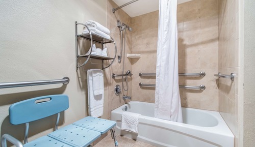 Room, 2 Queen Beds, Accessible (Roll In Shower)
