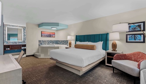 Standard Room, 1 King Bed, Smoking, Hot Tub