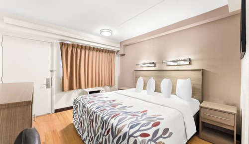 Standard Room, 1 King Bed (Smoke Free)
