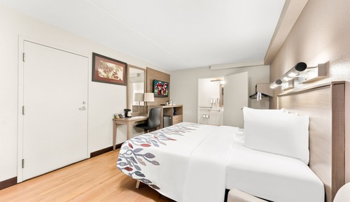 Superior Room, 1 King Bed, Accessible (Roll-In Shower, Smoke Free)