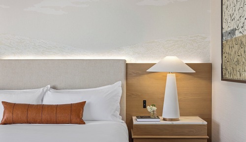 Suite, 1 King Bed, Balcony (Mandalay Suite)