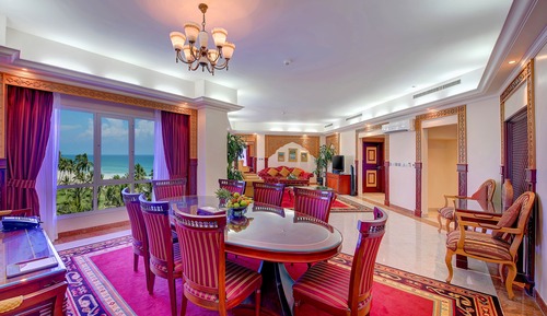 Suite, 2 Twin Beds, Smoking (Custom)