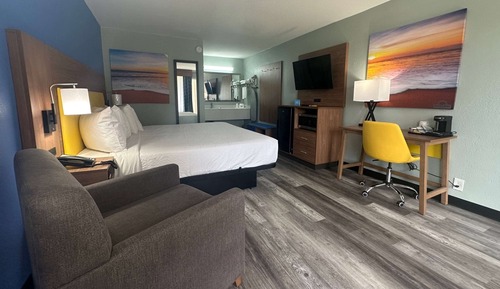 Standard Room, 1 King Bed, Smoking