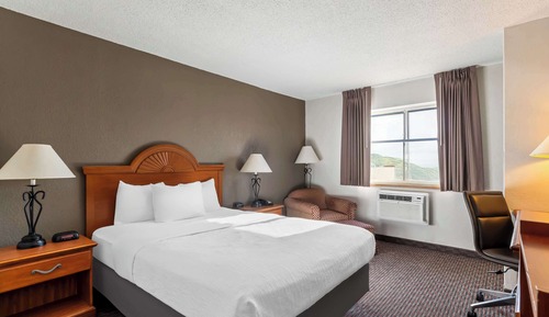 Standard Room, 1 Queen Bed, Non Smoking