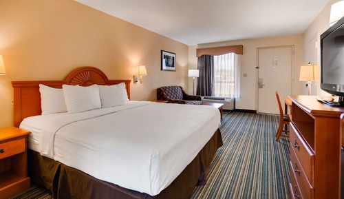 Standard Room, 1 King Bed, Accessible, Bathtub