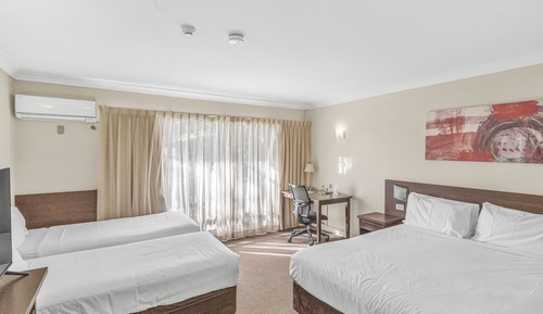 Medium Family Room, Multiple Beds