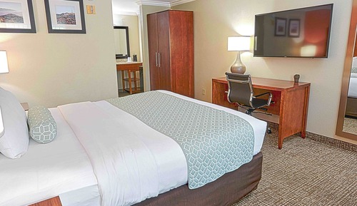 Standard Room, 1 King Bed, Mobility Accessible