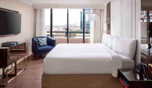 Room, 1 King Bed (Mobility Accessible, Tub)