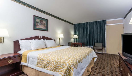 Room, 1 King Bed, Accessible, Non Smoking (Mobility)