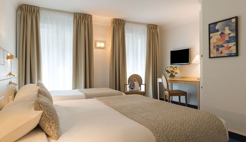 Deluxe Room (Bedding Configuration Not Guaranteed)