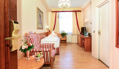 Single Room (City/Courtyard view)