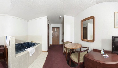 Room, 1 King Bed, Non Smoking, Jetted Tub