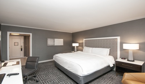 Classic Room, 1 King Bed, Balcony