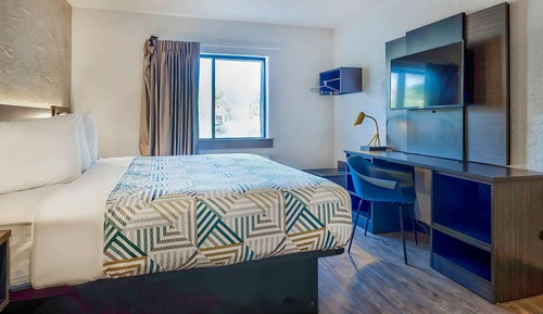 Standard Room, 1 King Bed, Accessible, Non Smoking