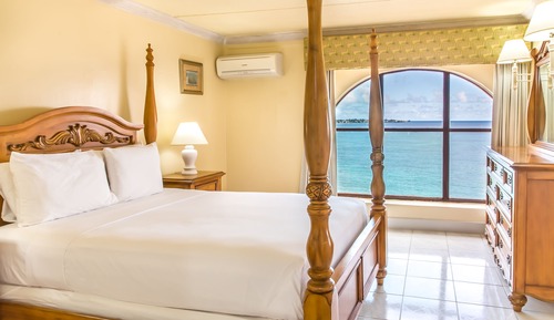 Honeymoon Room, Pool View