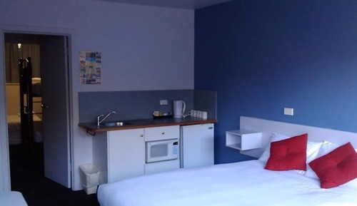 Budget Two Bedroom Studio (1 Queen, 1 Bunk Bed - Single and 1 Single bed)