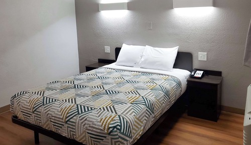 Standard Room, 1 Queen Bed, Accessible, Smoking