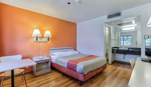 Standard Room, 1 Queen Bed, Non Smoking