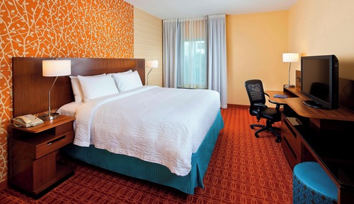 Room, 1 King Bed, Non Smoking (Mobility/Hearing Accessible, Tub)