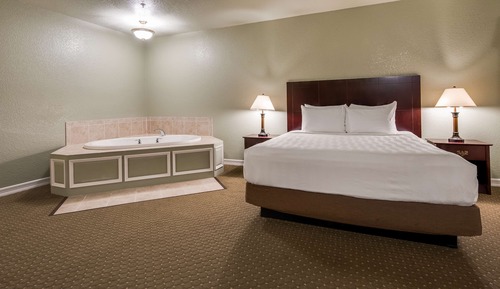 Standard Room, 1 King Bed, Jetted Tub, Bay View