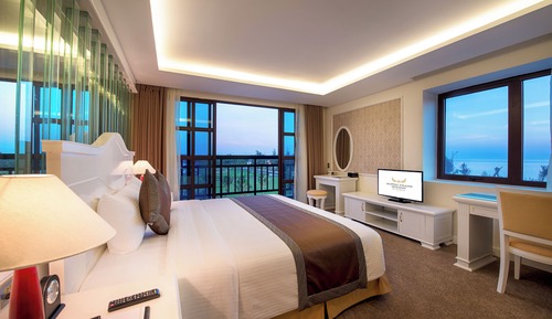 Executive Suite, Jacuzzi, River View