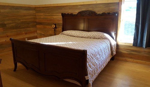 Unit C-Deluxe 1 bedroom w/Washer & Dryer
