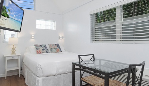 Unit #5 Studio, 1 Queen Bed, Kitchen