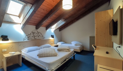 Triple Room (2 Adulti + 1 Bambino)