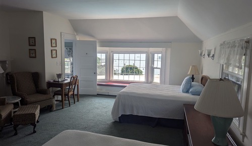 Harbor House 2 Queen, Steep Spiral Stair, Waterview