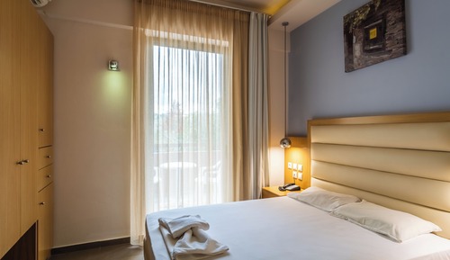 Economy Room, Garden View