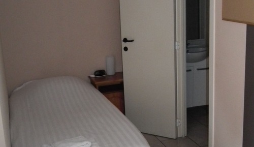 Studio, 1 Twin Bed