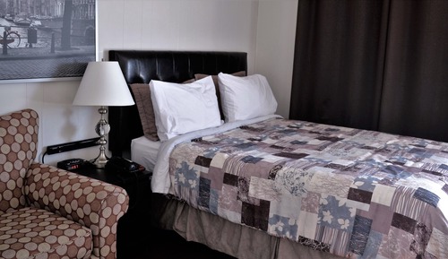 Standard Room, 1 Queen Bed