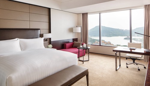 Room, 1 King Bed, Lake View