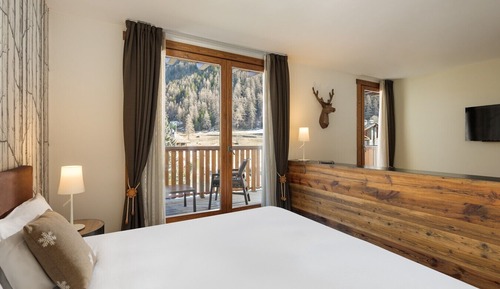 Deluxe Room (Grand)