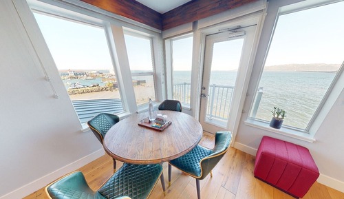 Pilot House, Balcony, River View (No Pets)