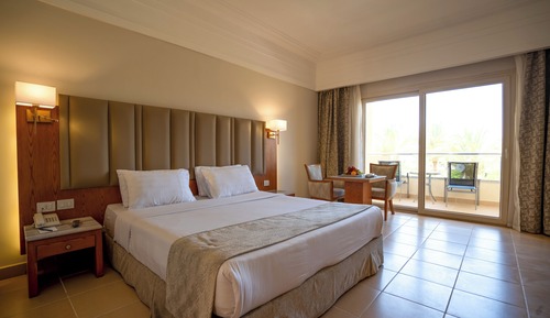 Club Room, Pool View