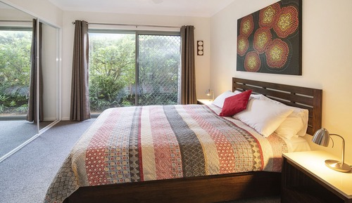 Villa 3 Bed 2 Bathroom (3 Queen Beds- Sleeps up to 6)