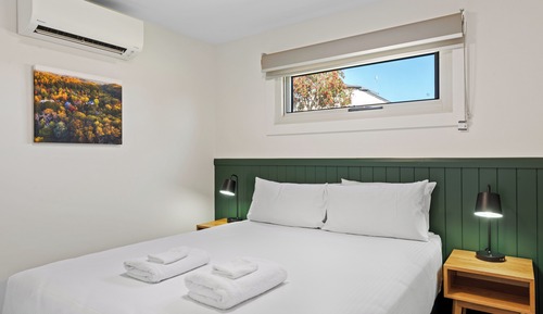 Deluxe 2 Bedroom Cabin - Sleeps 4