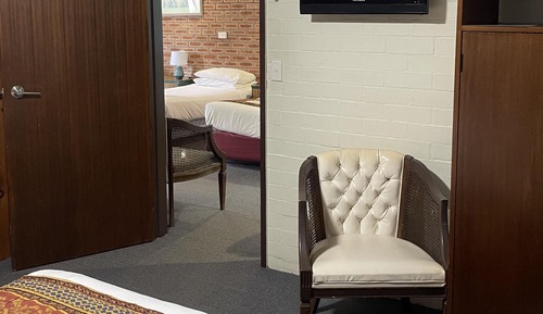 Family Suite, 2 Bedrooms (Family-sleeps 7)