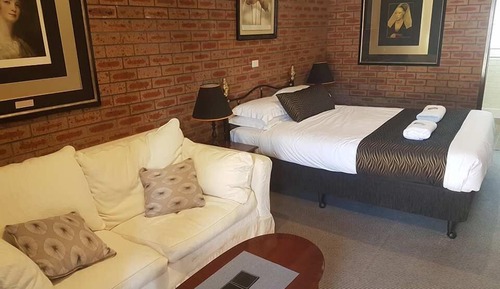 Deluxe Room (Deluxe Queen)