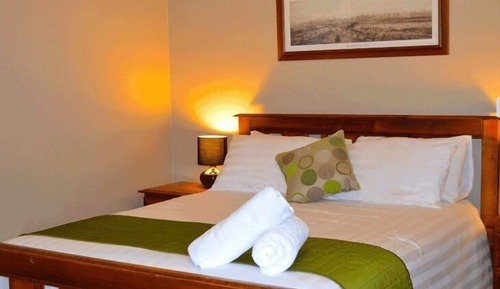 Standard Room, 1 Queen Bed, Non Smoking, Kitchenette (Flinders Room)
