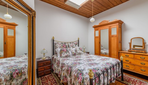 Romantic Armoury Cottage (Your own Private Cottage)