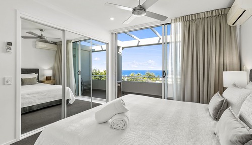 3 Bedrooms Panoramic Ocean View Top Level Middle