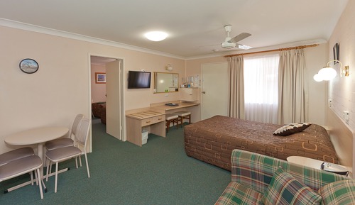 Family Suite, 2 Bedrooms, Non Smoking, Kitchenette (5 PERSON FAMILY ROOM)